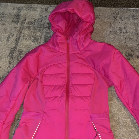 NWT Lululemon Down for It All Jacket In Sonic Pink - Picture 8 of 13